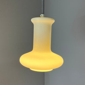 Hängelampe weiß Opalglas von Lightskaer Lighting