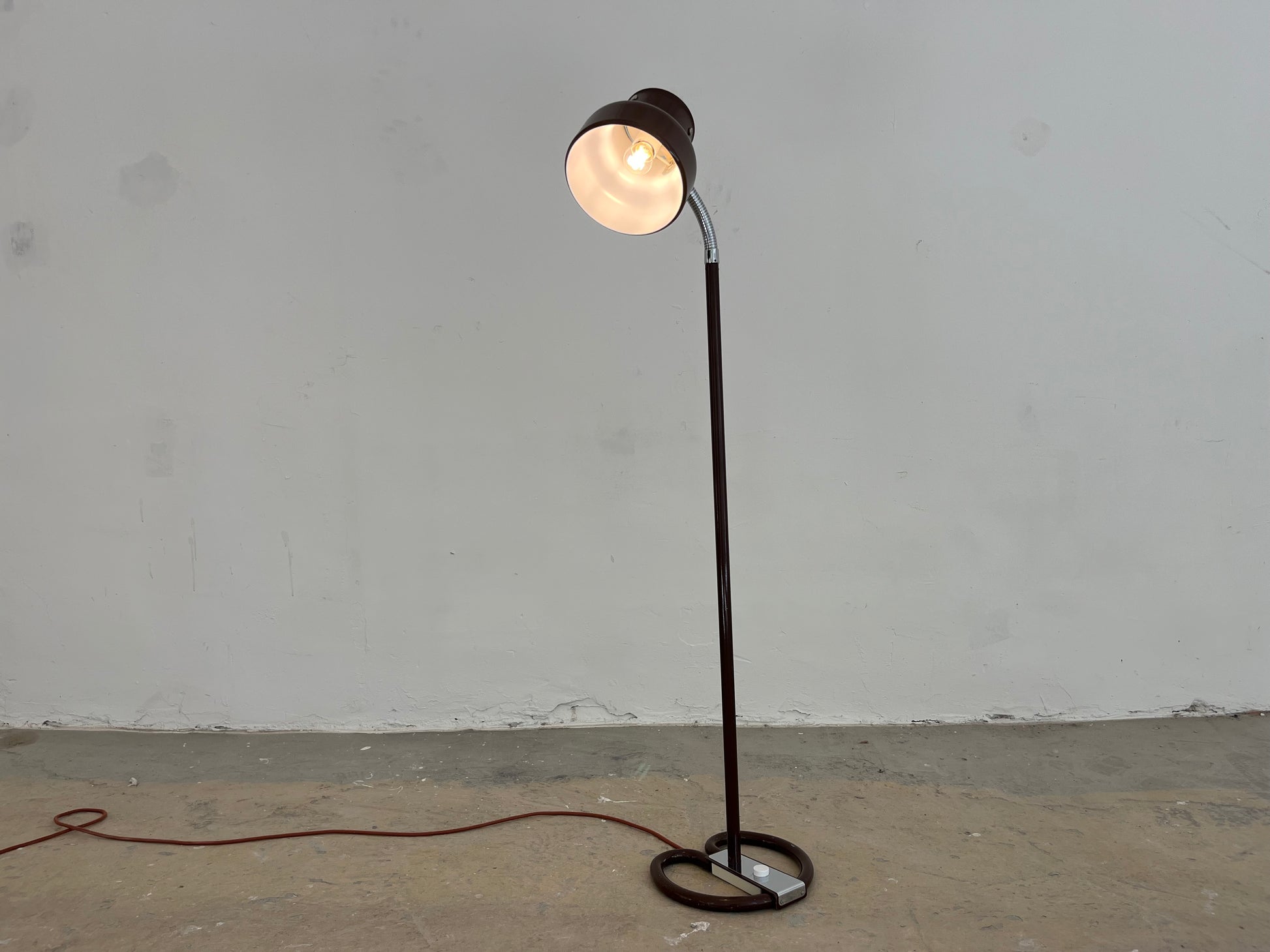 Stehlampe Bumling braun von Anders Pehrson für Ateljé Lyktan