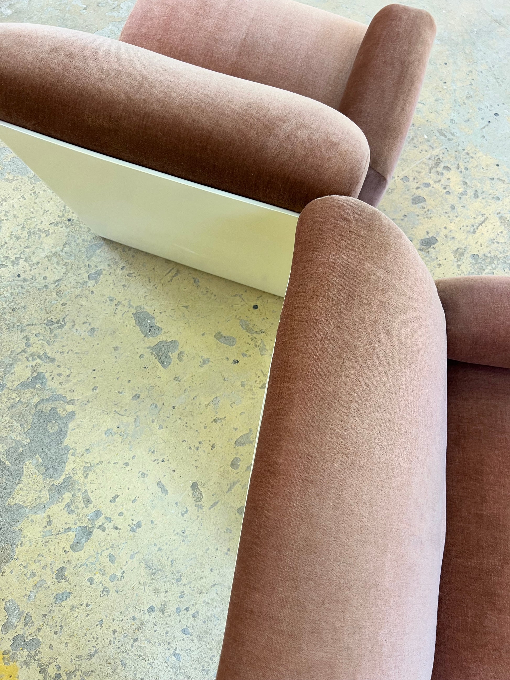 Modularer Schalensessel rosa Samt & Kunststoff