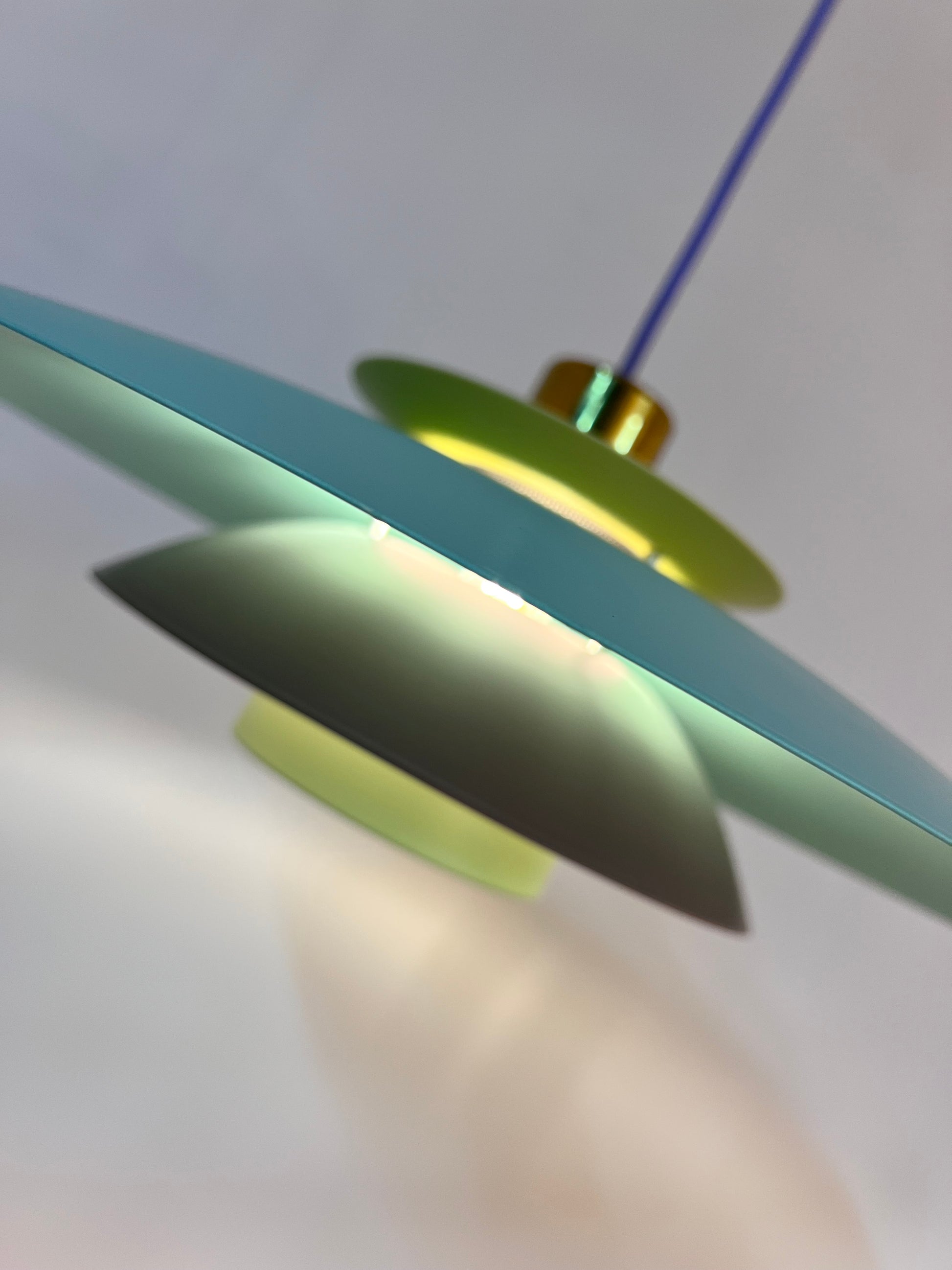 Lamellenlampe neu lackiert, Dänemark