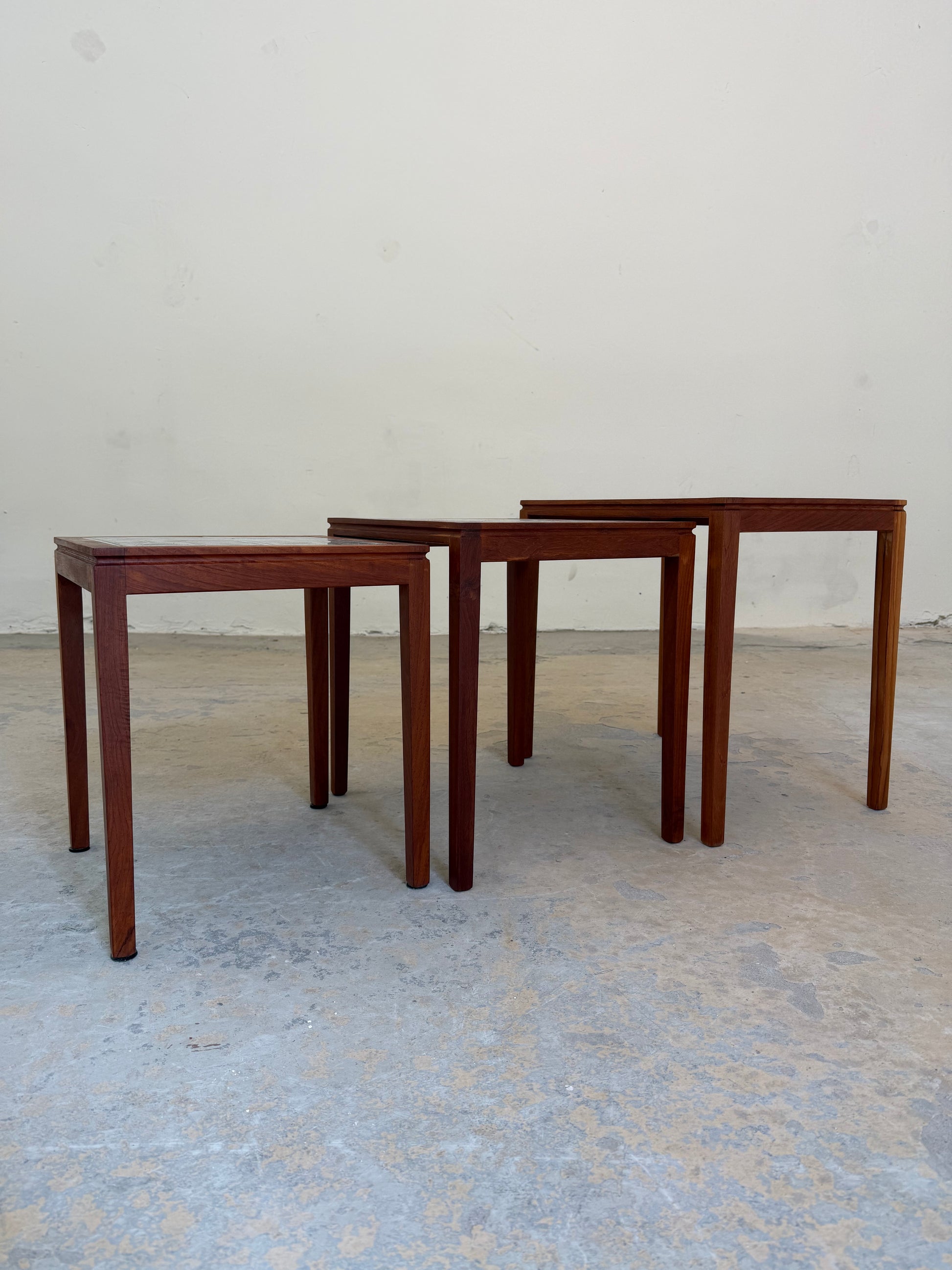 Set: 3 Satztische Teak & Fliesen aus Dänemark