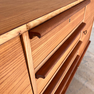 Sideboard Esche mit Schranktüren und Schubladen