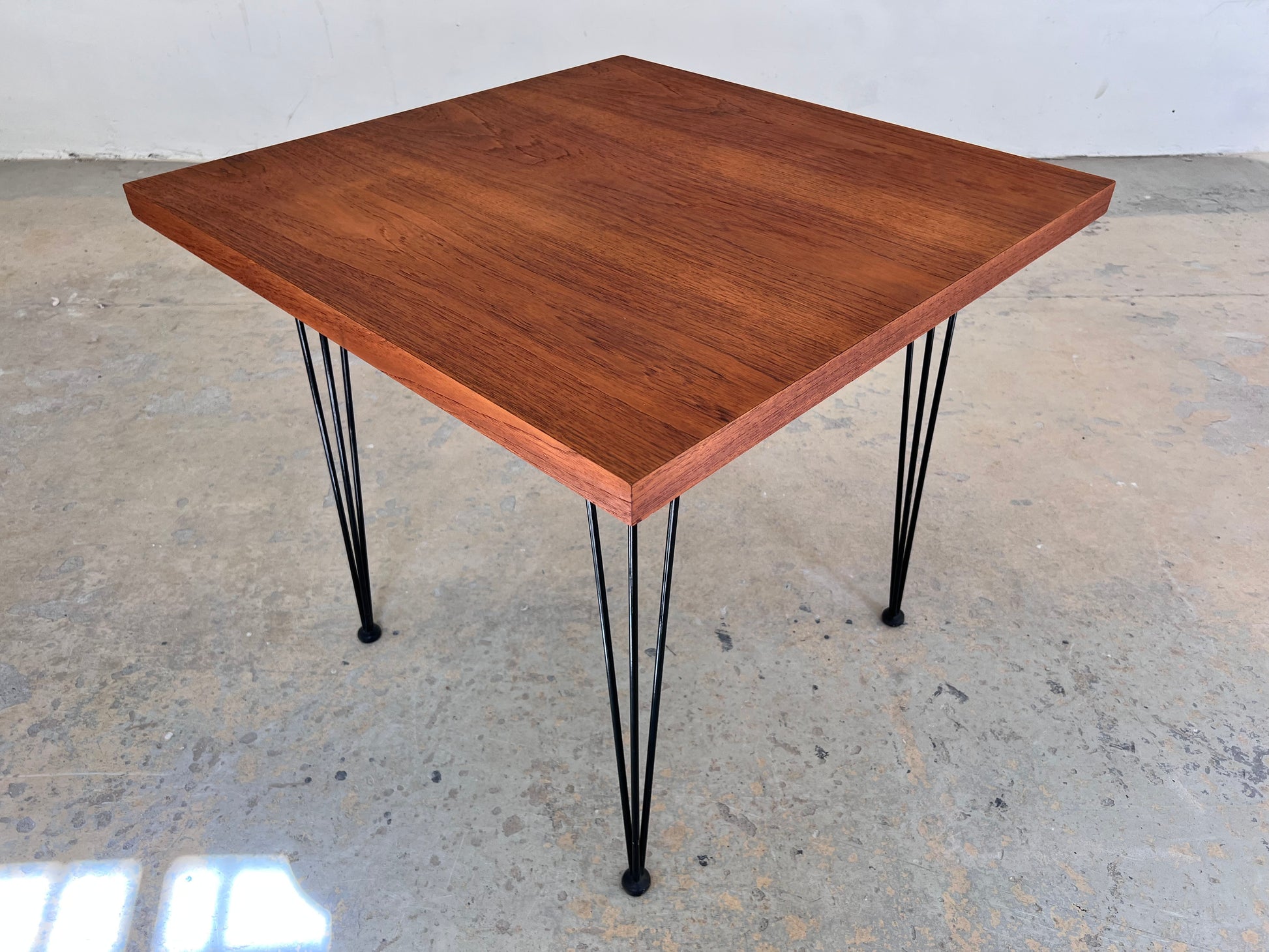 Quadratischer Esstisch Teak mit original Hairpinlegs