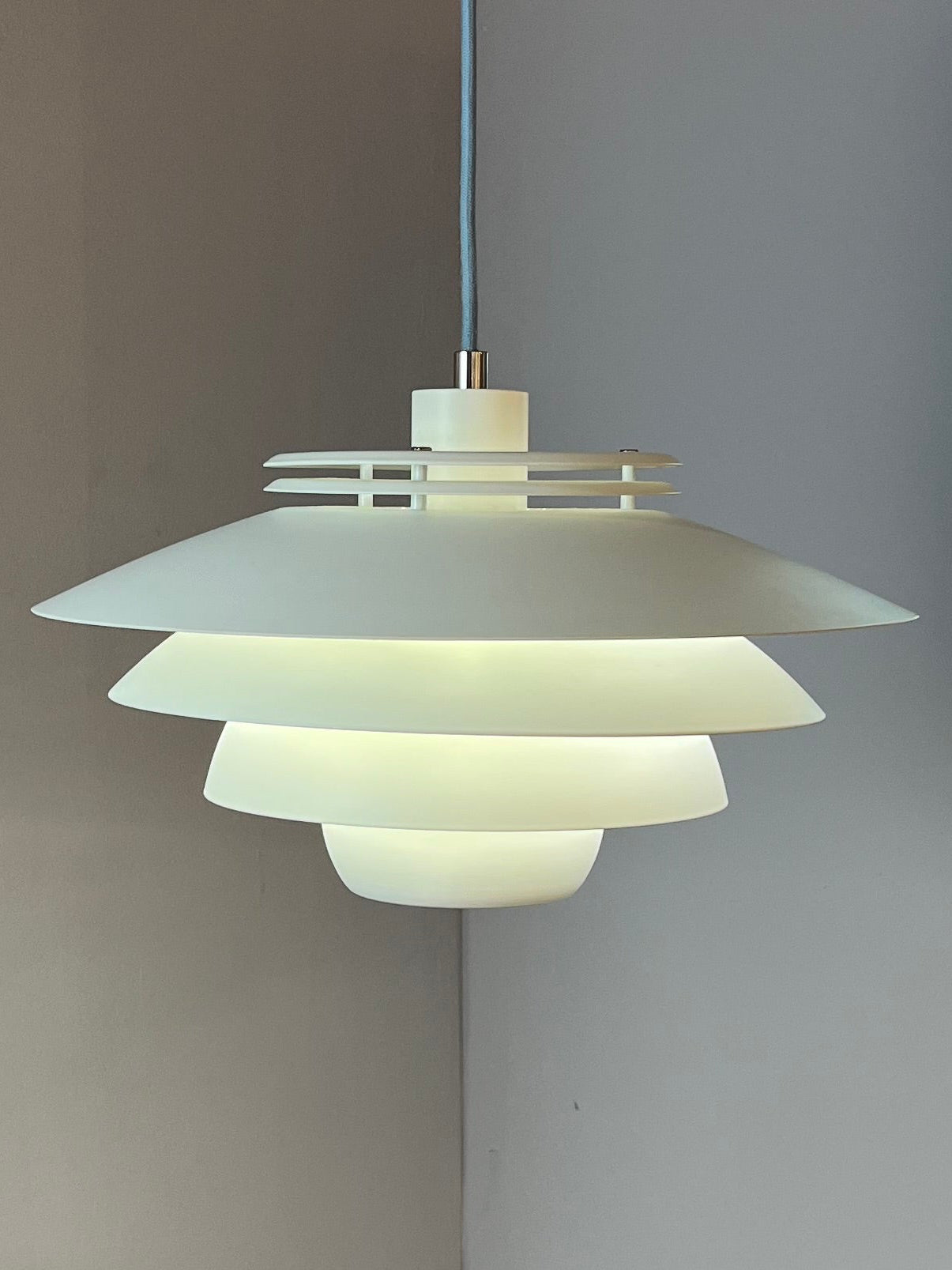 Lamellenlampe weiß aus Dänemark