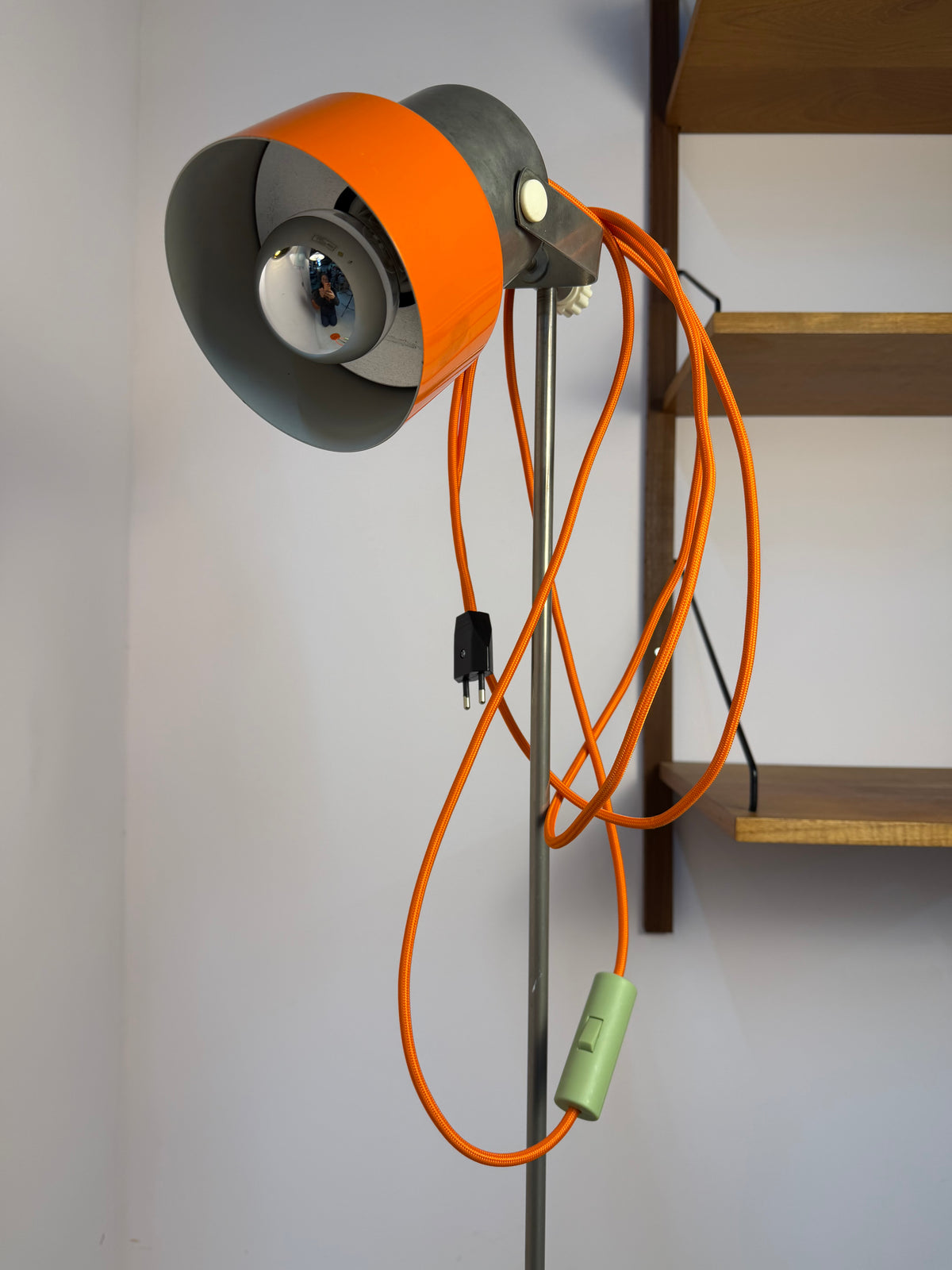 Stehlampe orange Chrom von AKA Werke