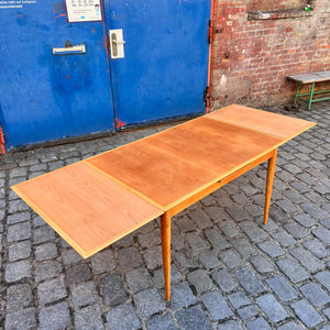 Ausziehbarer Esstisch Buche von Alma Tische