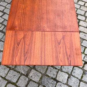 Esstisch Teak ausziehbar mit trapezförmigen Tischblättern