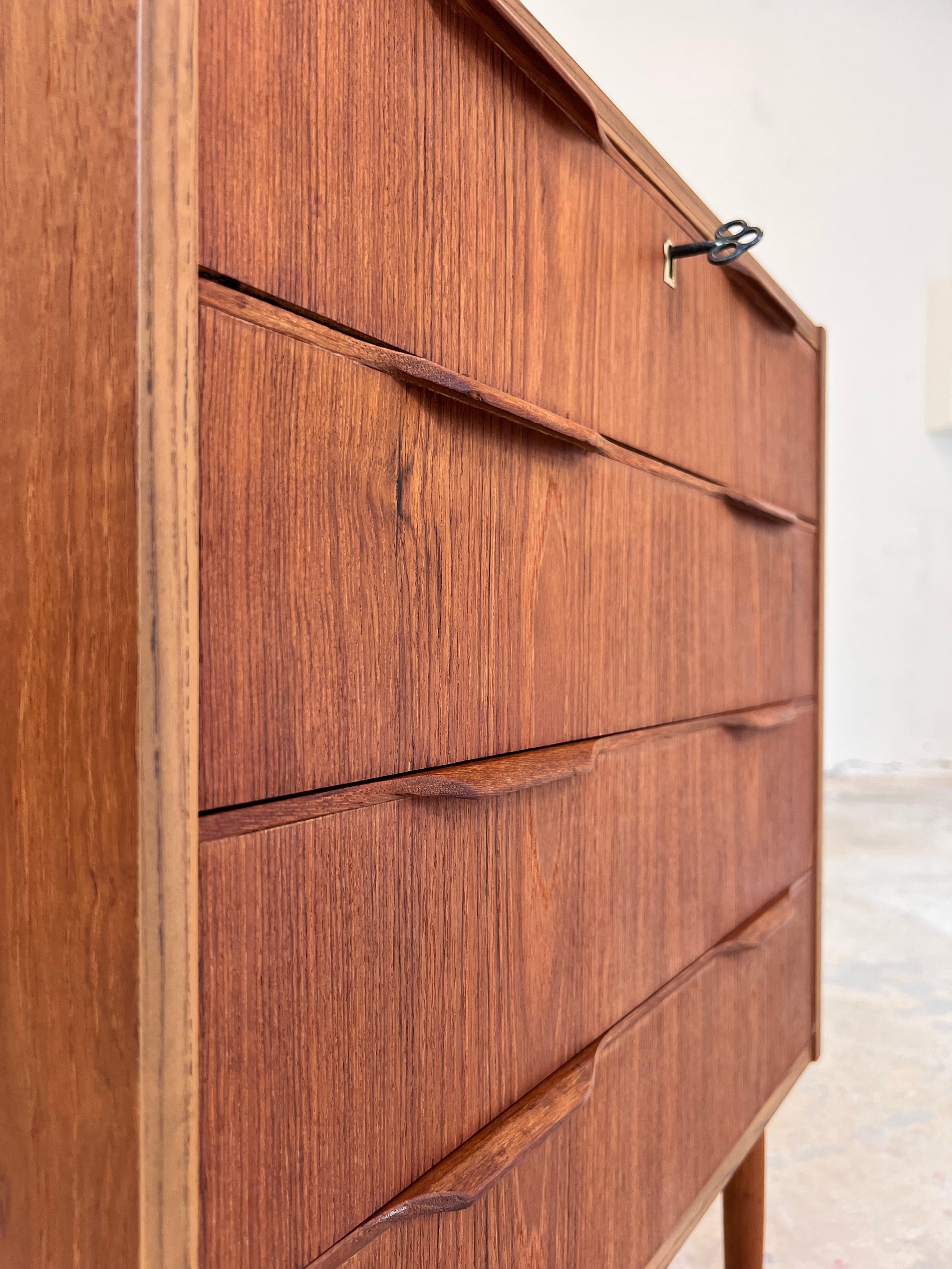 Kommode Teak mit Schloss aus Dänemark