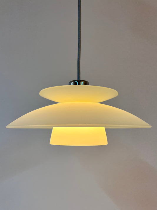 Lamellenlampe Milchglas Chrom aus Dänemark