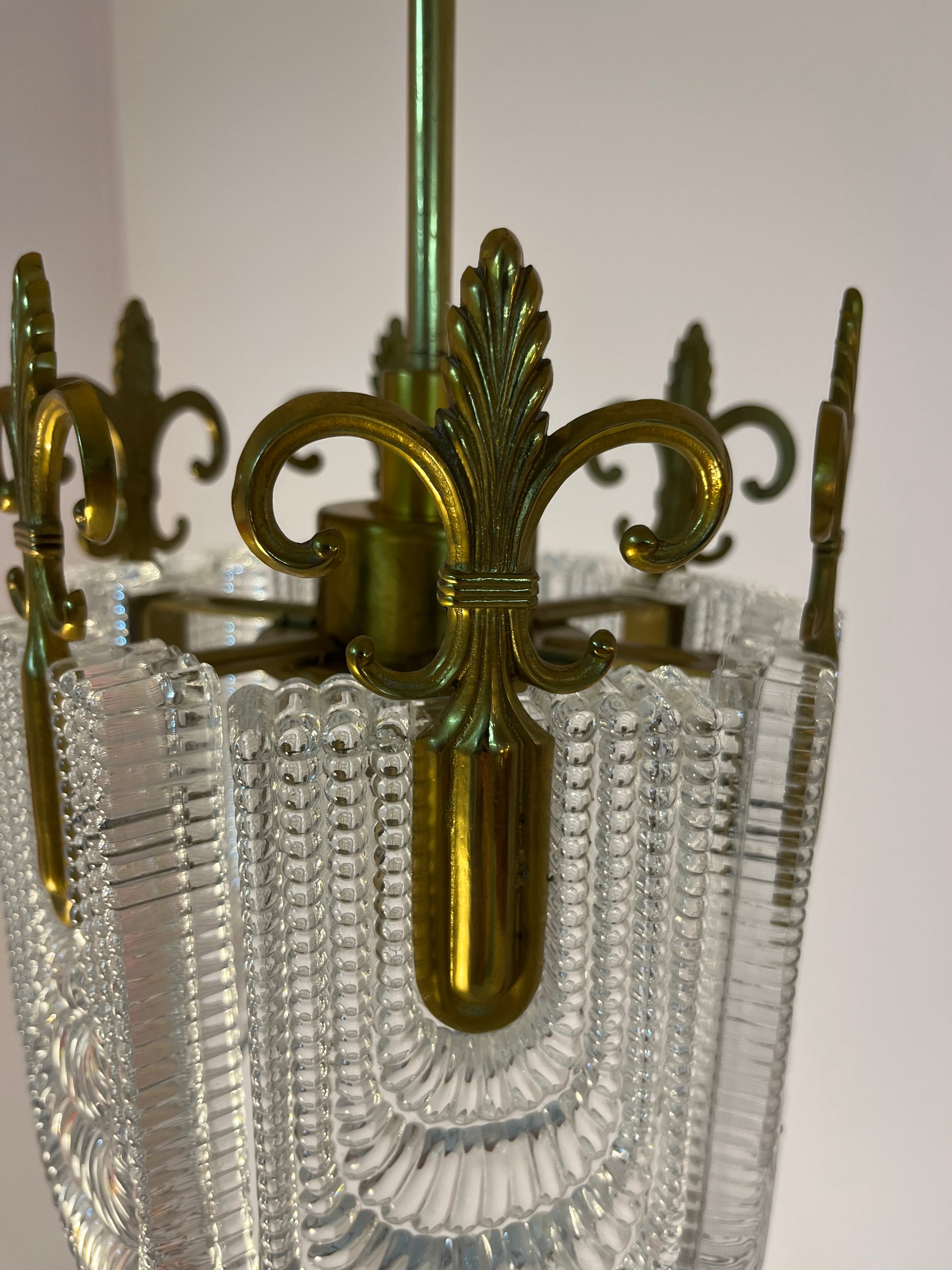 Kleiner Lilien Kronleuchter Glas Messing aus Deutschland