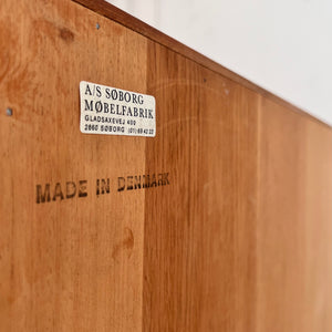 Regal Teak mit neuen Chromfüßen von Søborg Møbelfabrik