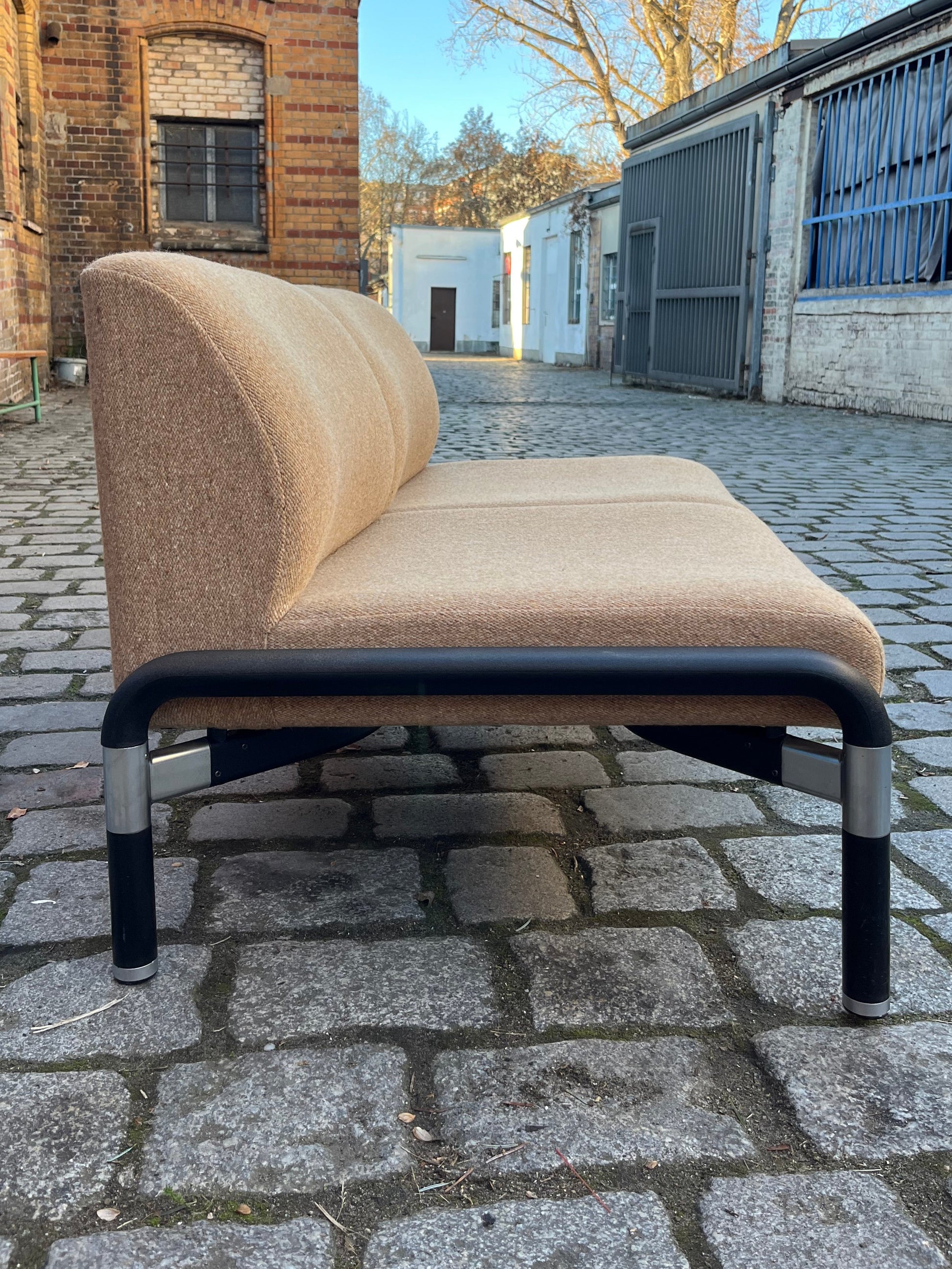 2-Sitzer Sofa 712/2 braun schwarz von Hans Peter Piehl für Wilkhahn