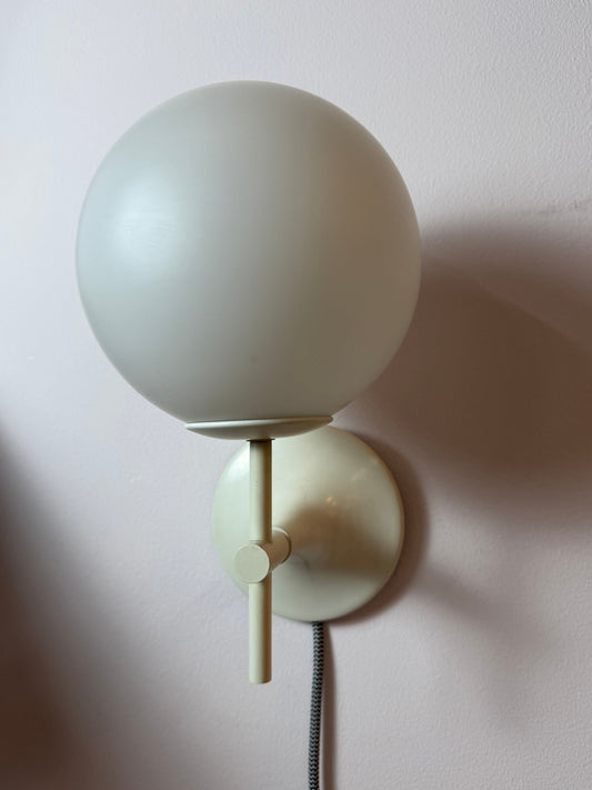 Wandlampe weiß Opalglas von Max Bill für Temde