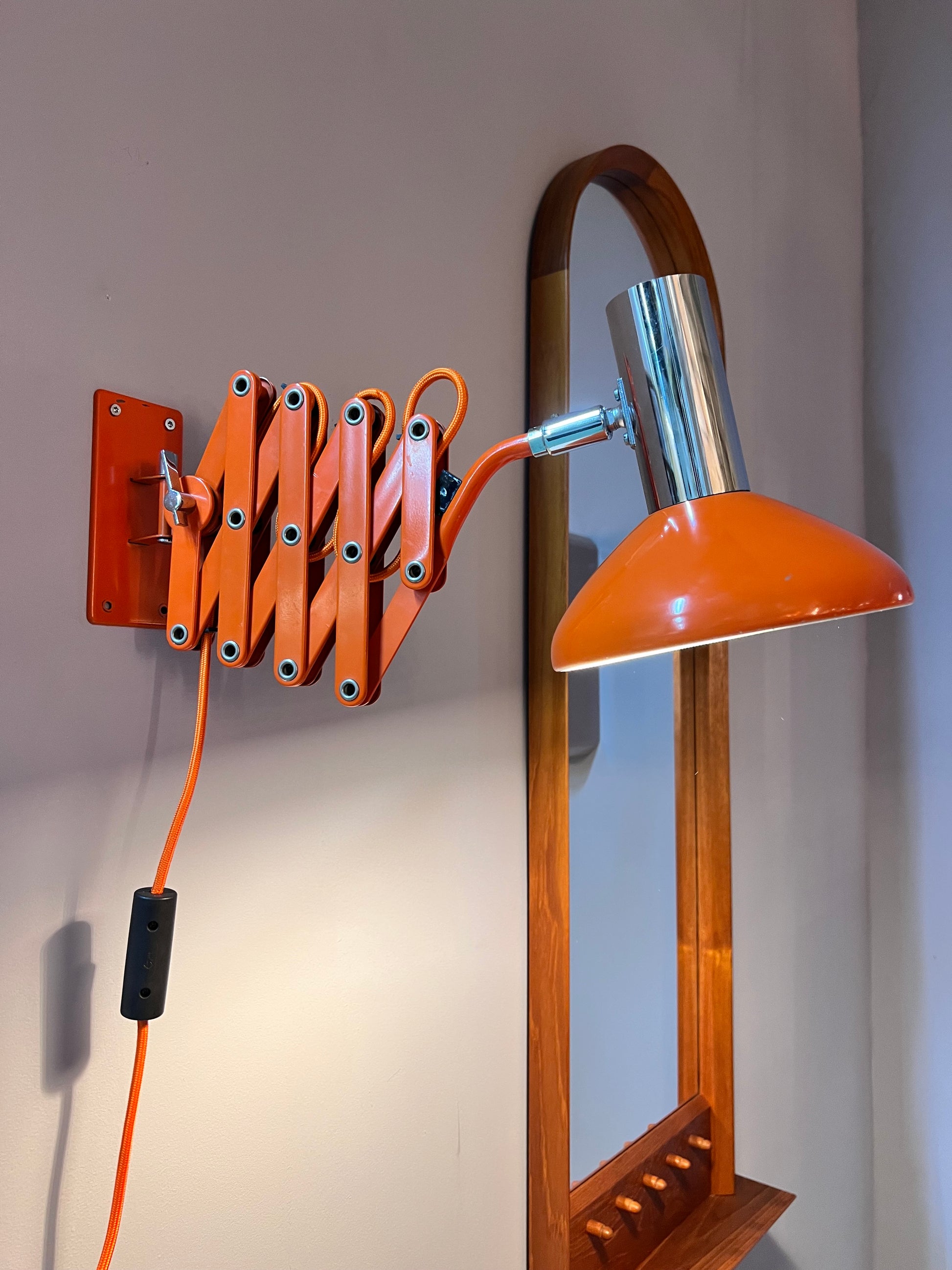 Wandlampe orange von Hustadt Scherenlampe