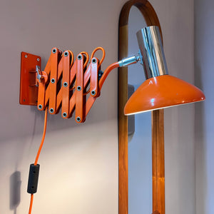 Wandlampe orange von Hustadt Scherenlampe