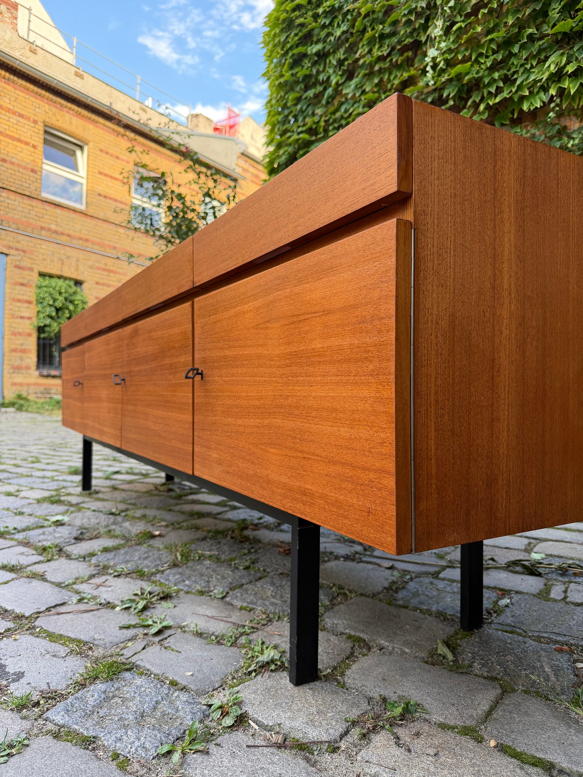 XXL Sideboard Teak mit Schloss aus Deutschland