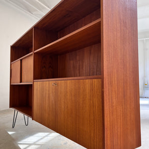 Regal auf Hairpinlegs aus Dänemark