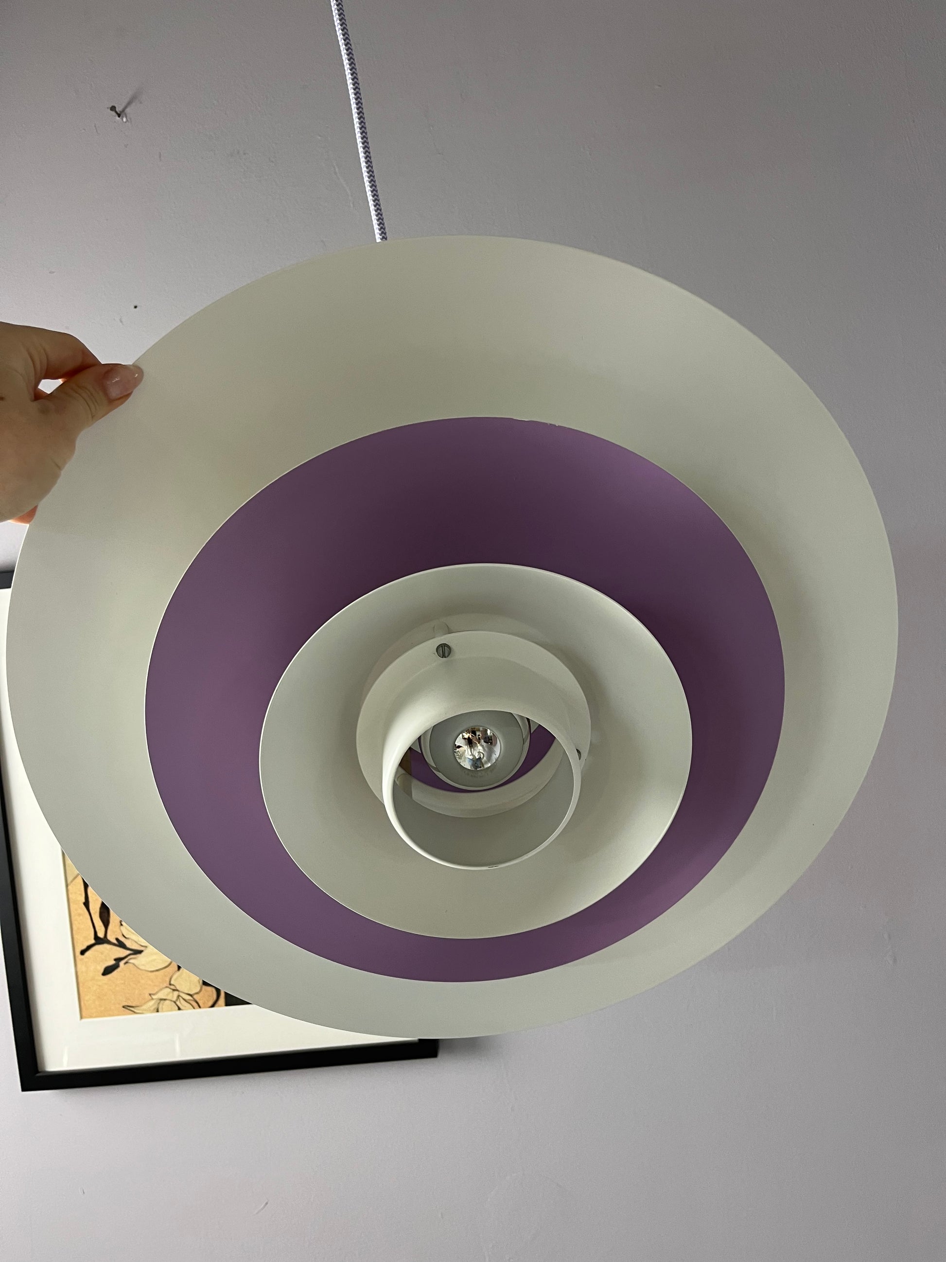 Lamellenlampe weiß lila von Formlight