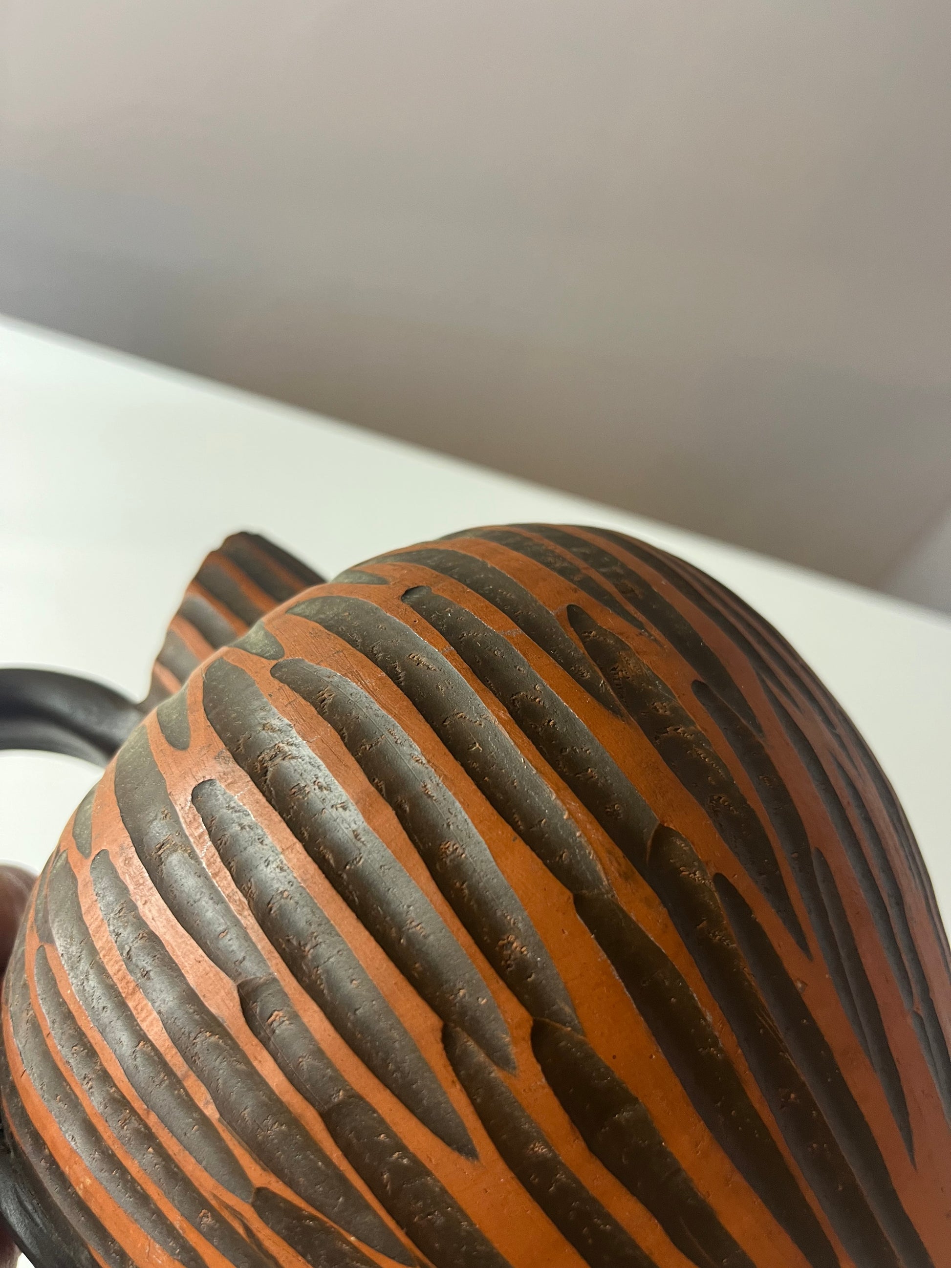 Vase Model Rhodos in Ritzdekor Handarbeit von Eiwa Keramik