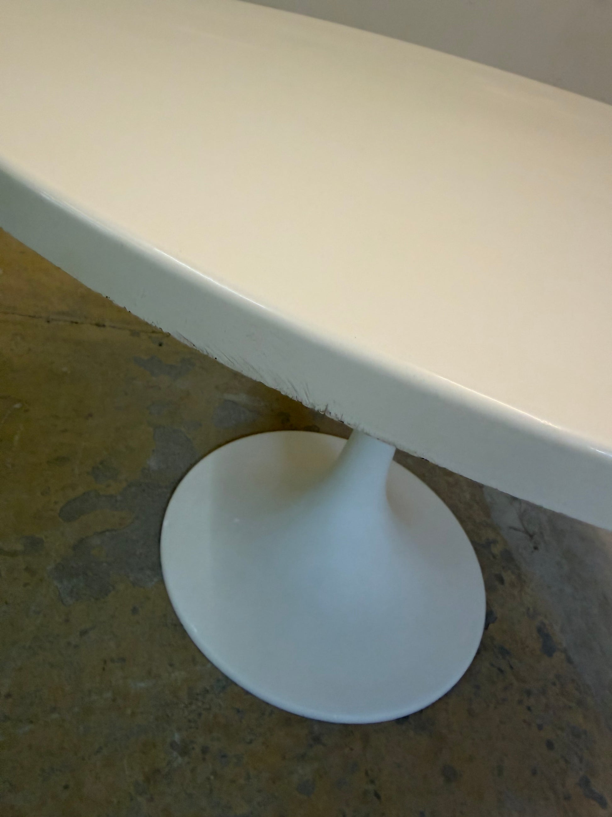 Runder Tulip Esstisch weiß Fiberglas