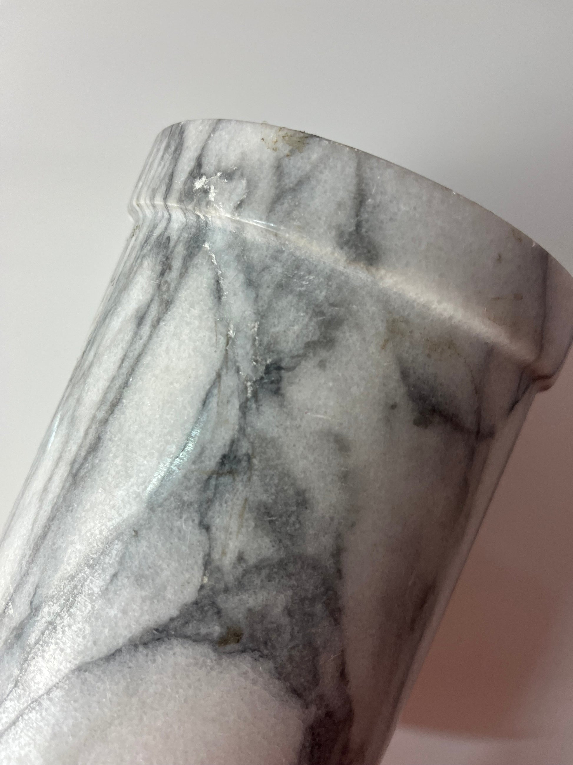 Weinkühler grau weiß Marmor