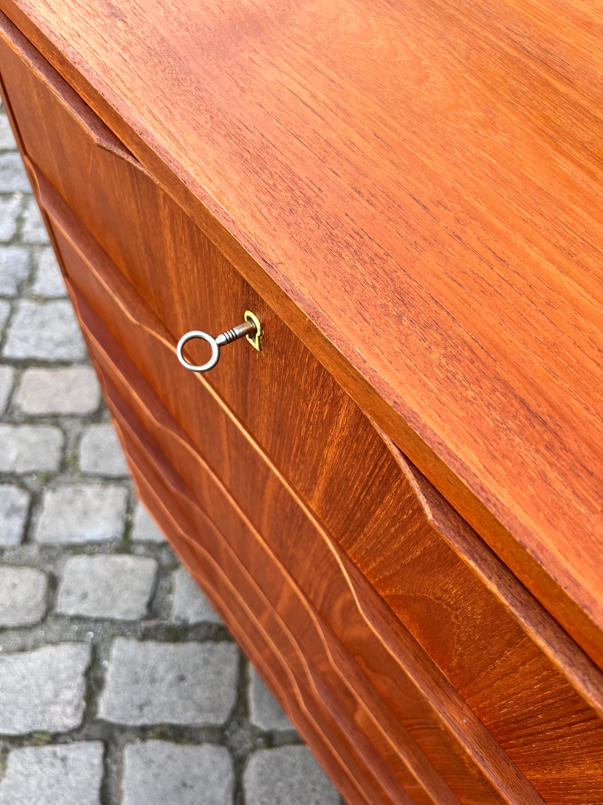 Kommode Teak mit Schloss aus Dänemark