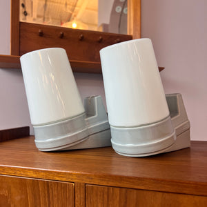 Set: 2x Wandlampe Modell 6070 hellgrau Sigvard Bernadotte für Ifö