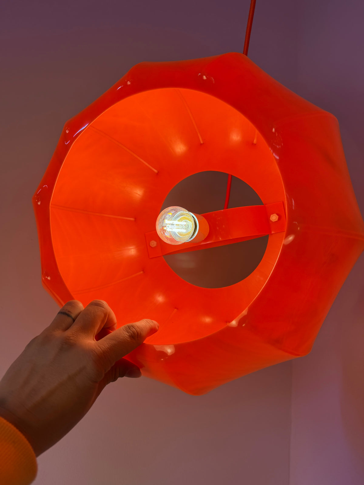 Hängelampe orange mit orangem Kabel von Ilka Plast