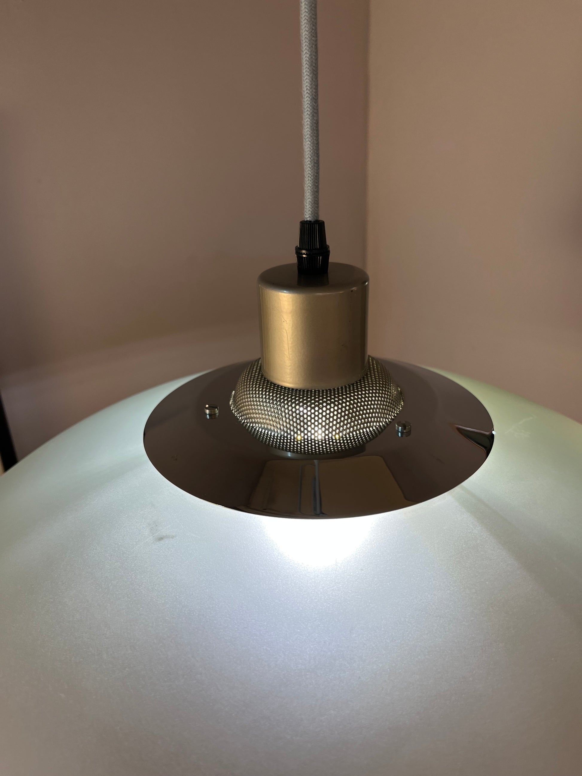 Lamellenlampe Milchglas von von Dana Light