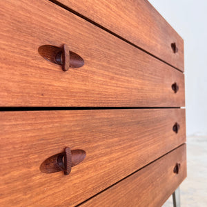 Kommode Teak mit neuen Chromfüßen von H. W. Klein für Bramin