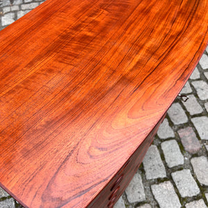 Kommode Teak mit gerundeter Front aus Dänemark