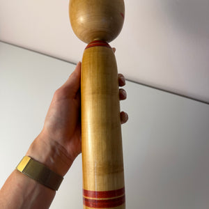 Japanische Kokeshi Holzfigur handbemalt