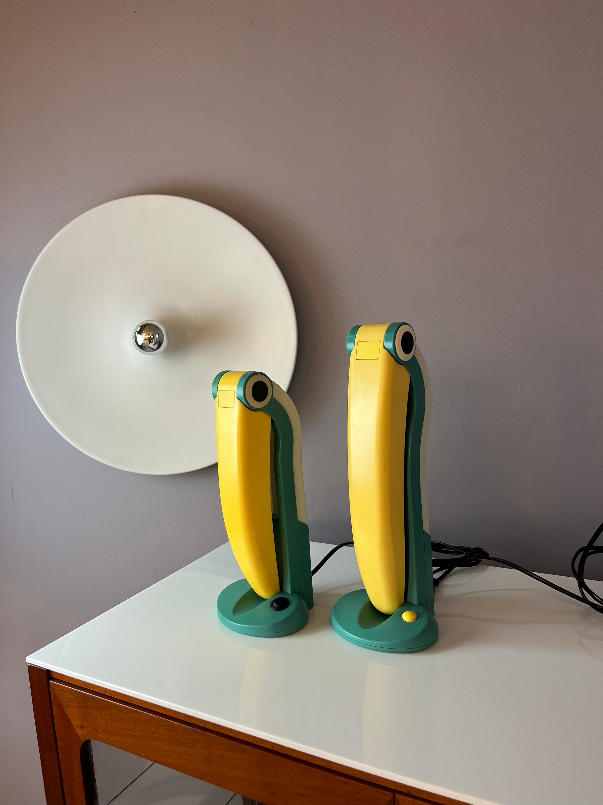 Tischlampe Toucan groß grün gelb von H.T. Huang für Huangslite