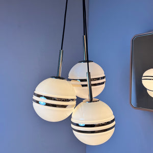 Mittlere Kugellampe weiß silber Glas