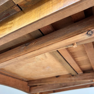 Ausziehbarer Esstisch mit Teak Tischplatte und Nussbaum Gestell
