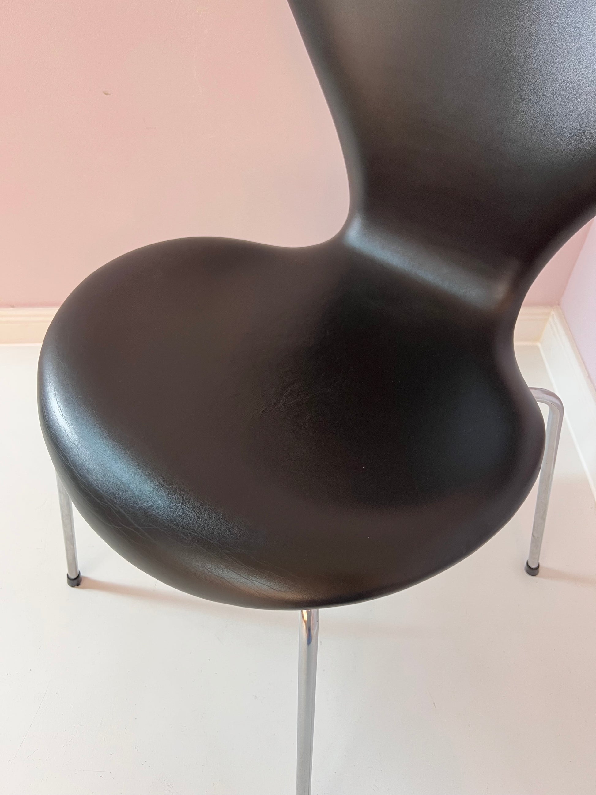 Polsterstuhl Serie 7 dunkelbraun Echtleder von Arne Jacobsen für Fritz Hansen