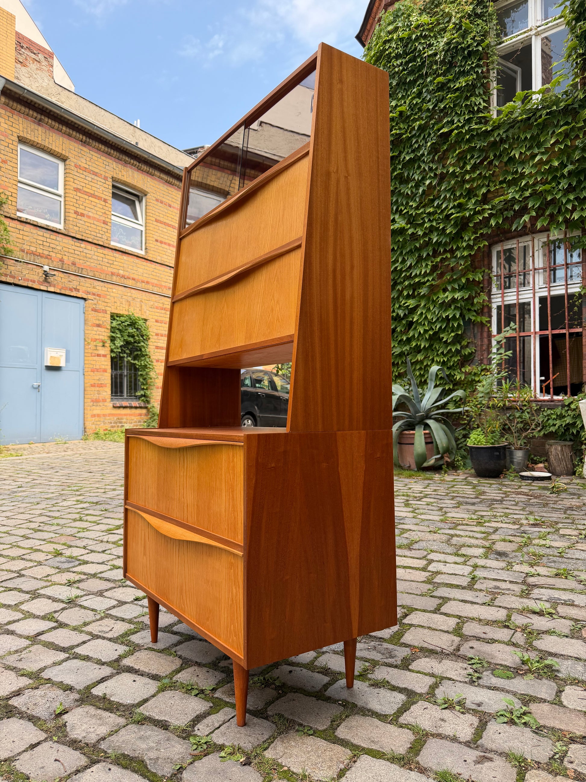 Schrank mit Klappfächern & Vitrine von VEB Möbelindustrie Halle