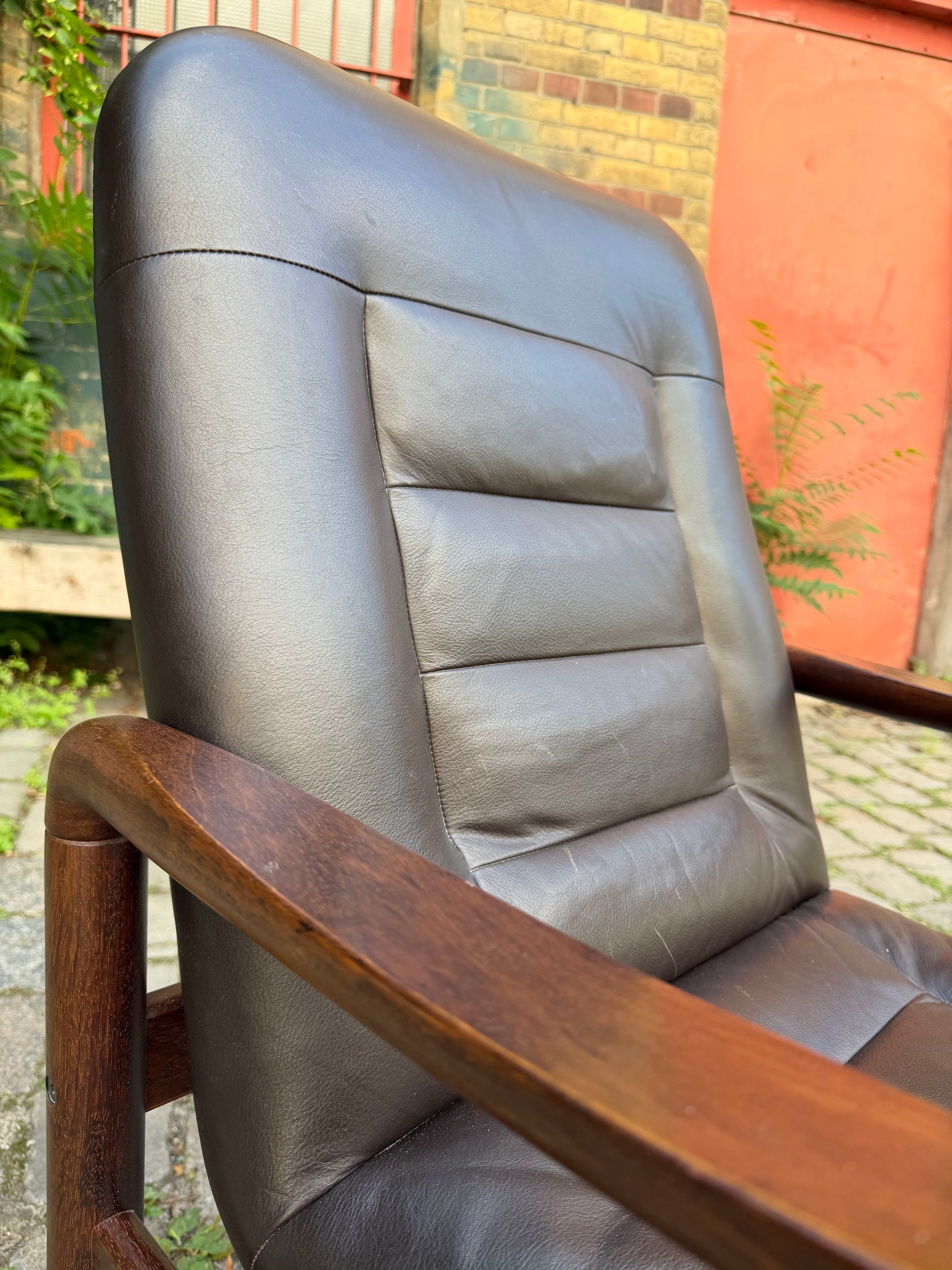 Sessel dunkelbraun Echtleder von Dyrlund