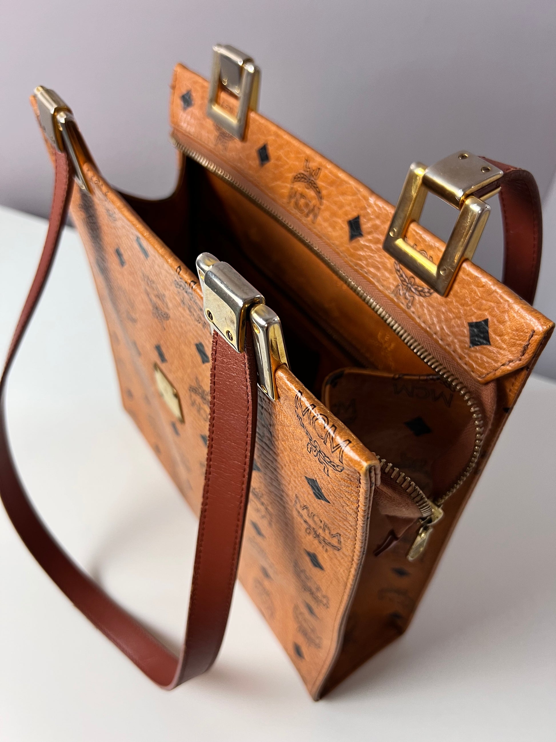 Vintage Designerhandtasche MCM Modell 02031
