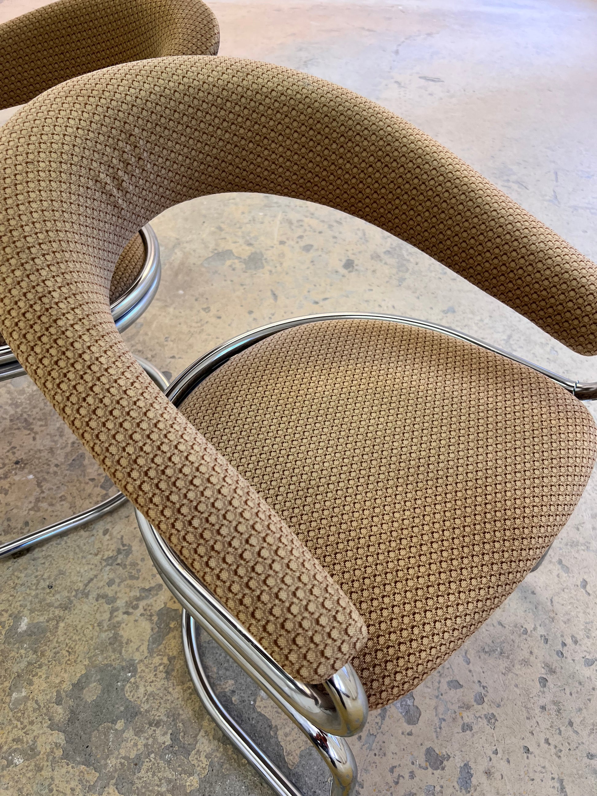 Freischwinger beige Chrom von Giotto Stoppino - mit kleinen Gebrauchsspuren