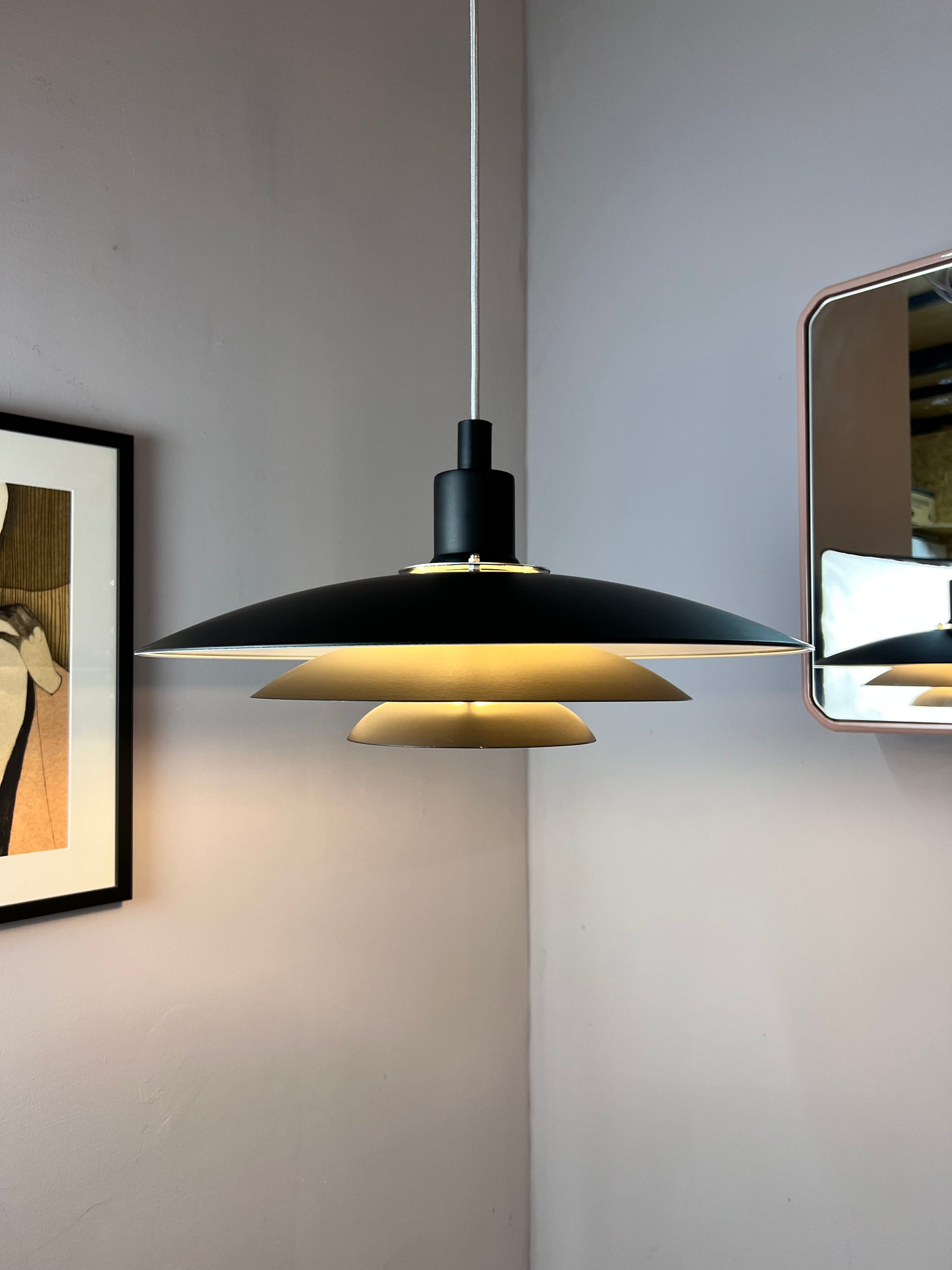 Lamellenlampe schwarz weiß aus Dänemark