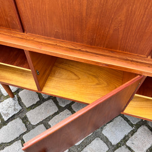 Highboard Teak mit runden Griffen