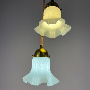 Blumenlampe Milchglas Messing aus Dänemark