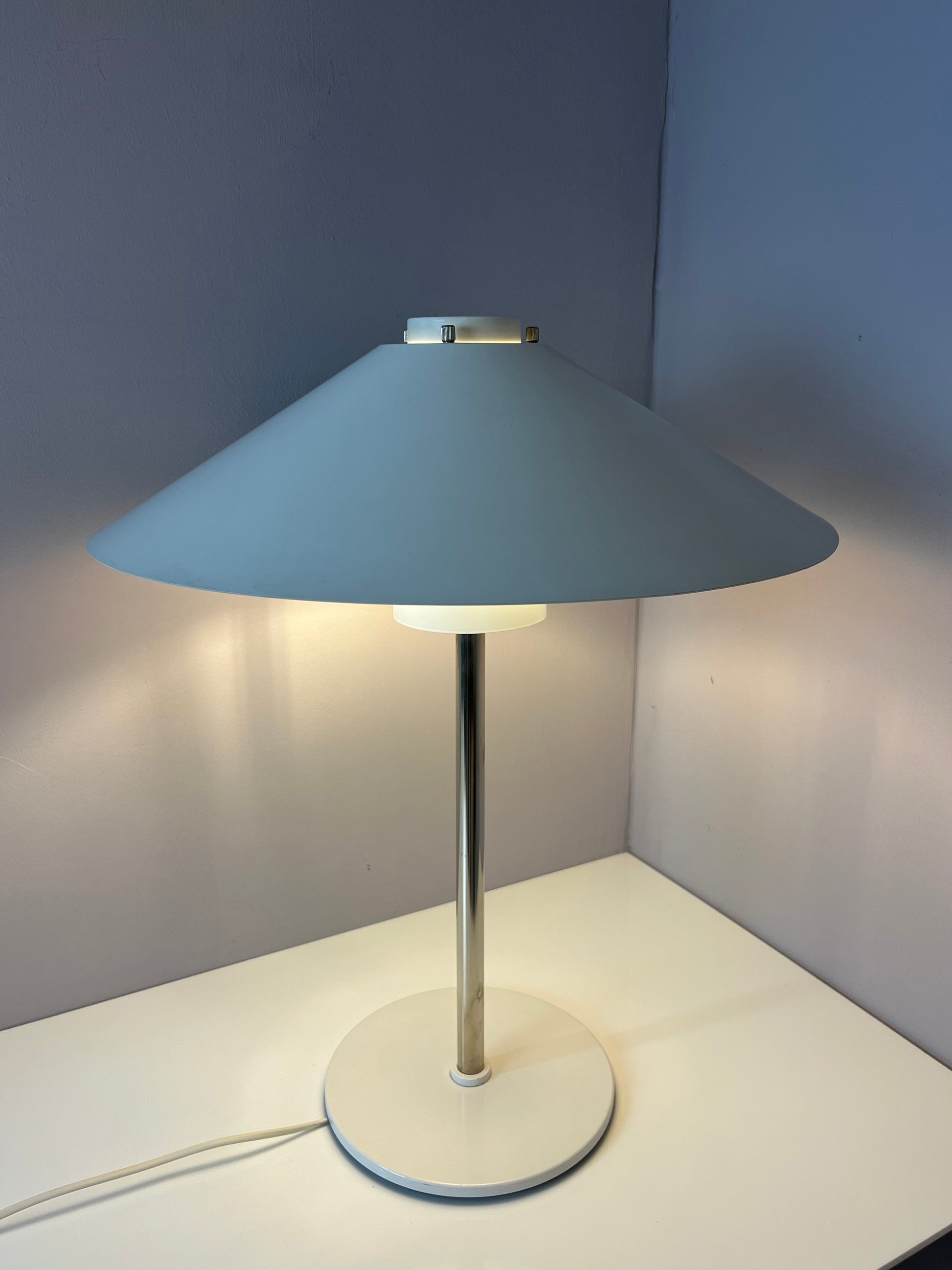 Tischlampe Trapez weiß orange von Christian Hvidt für Nordisk Solar