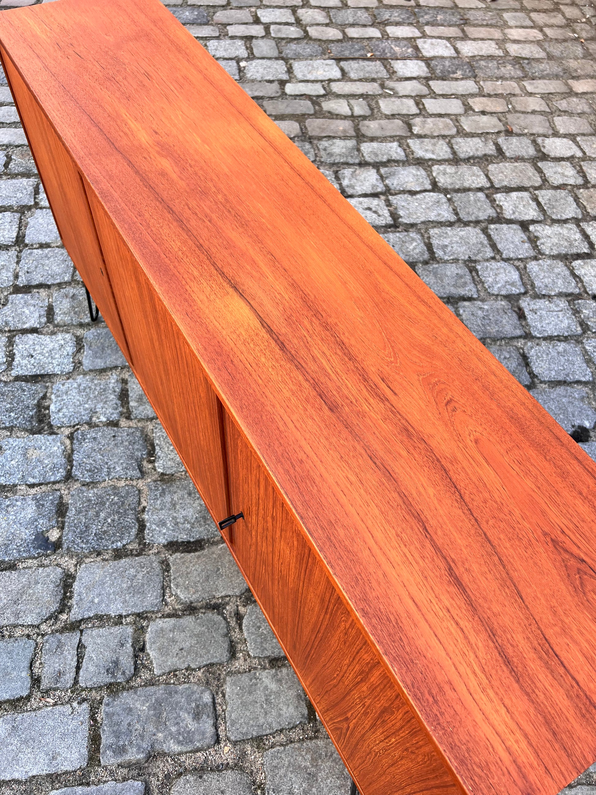 Sideboard Teak auf Hairpinlegs von rt Möbel