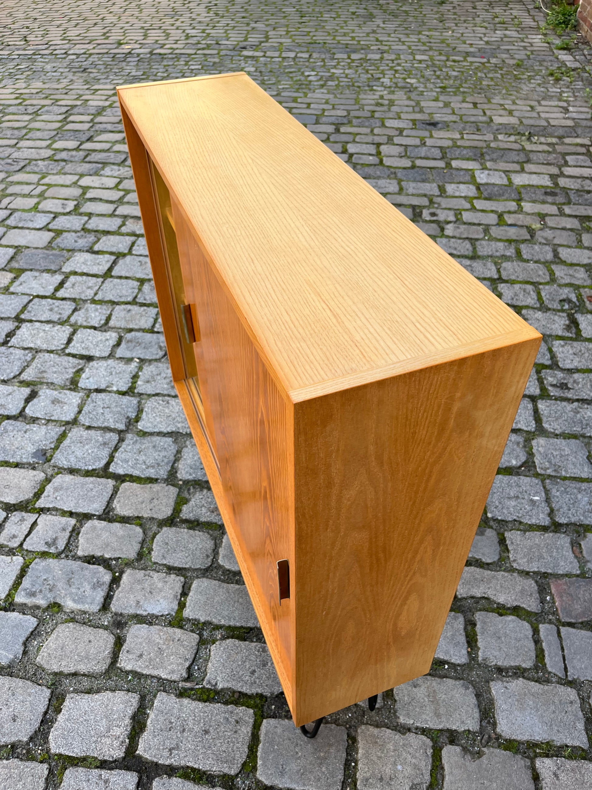Schrank Typ 605/2 Esche auf Hairpinlegs von Hellerau