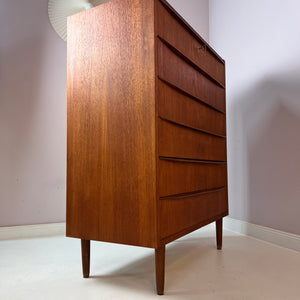 Kommode mit geraden Griffleisten Teak