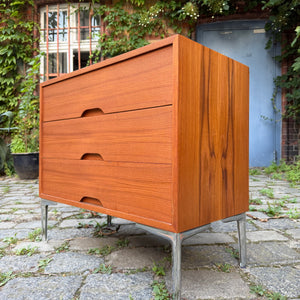 Kommode Teak mit Schubladen auf Chromfüßen