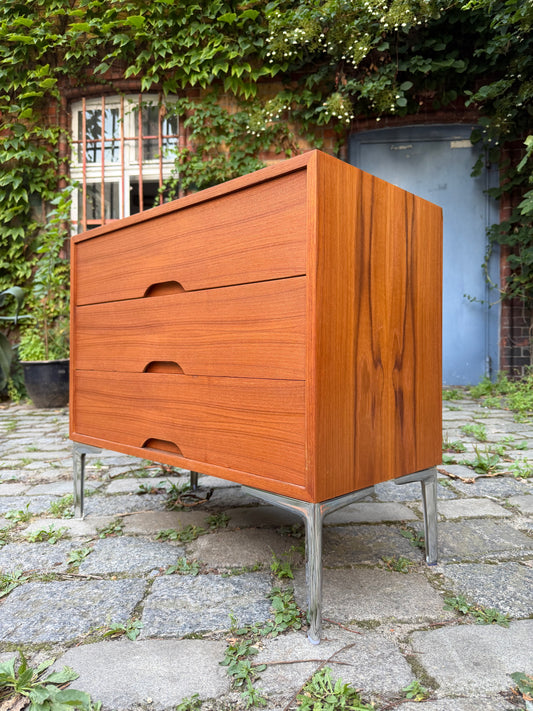 Kommode Teak mit Schubladen auf Chromfüßen
