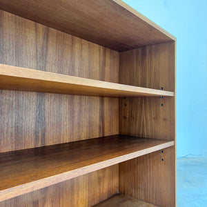 Regal Teak mit neuen Metallfüßen von IDEE Möbel